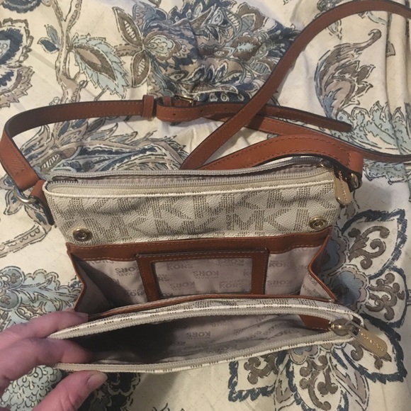 MK crossbody bag - Picture 2 of 4